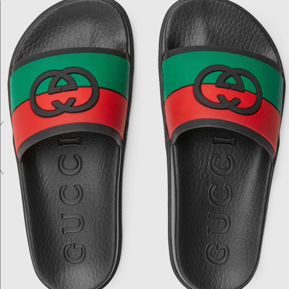 Women's Interlocking G slide sandal- size 7/37
